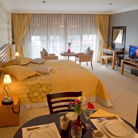 The Bosphorus House Aparthotel Istanbul Bagian luar foto