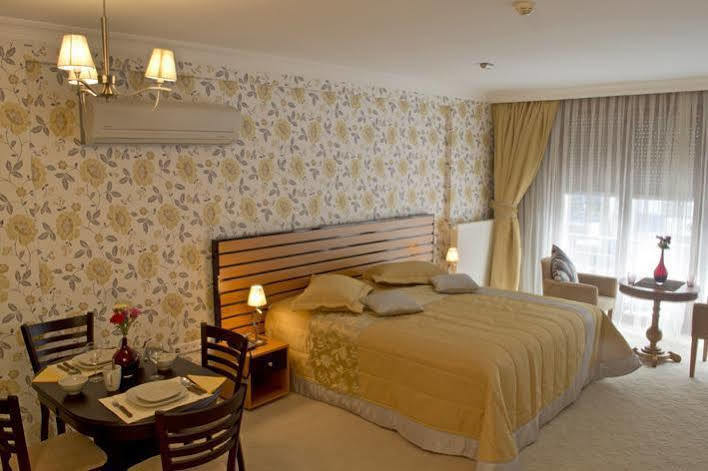 The Bosphorus House Aparthotel Istanbul Bagian luar foto